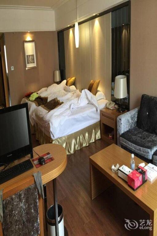Цзинхун: Xishuangbanna Harbour Side International Hotel