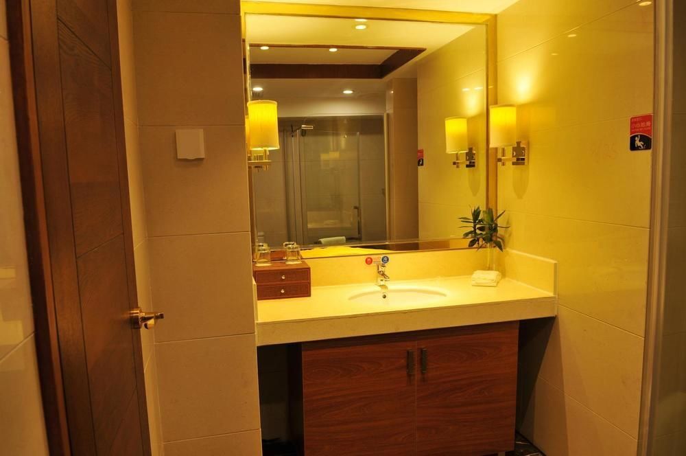 Цзинхун: Xishuangbanna Harbour Side International Hotel