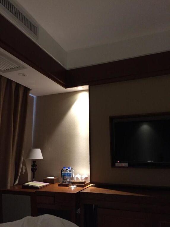Цзинхун: Xishuangbanna Harbour Side International Hotel