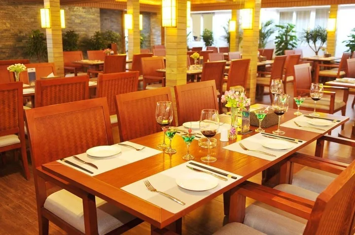 Цзинхун: Xishuangbanna Harbour Side International Hotel