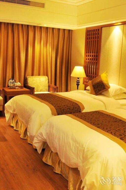 Цзинхун: Xishuangbanna Harbour Side International Hotel