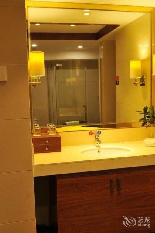 Цзинхун: Xishuangbanna Harbour Side International Hotel