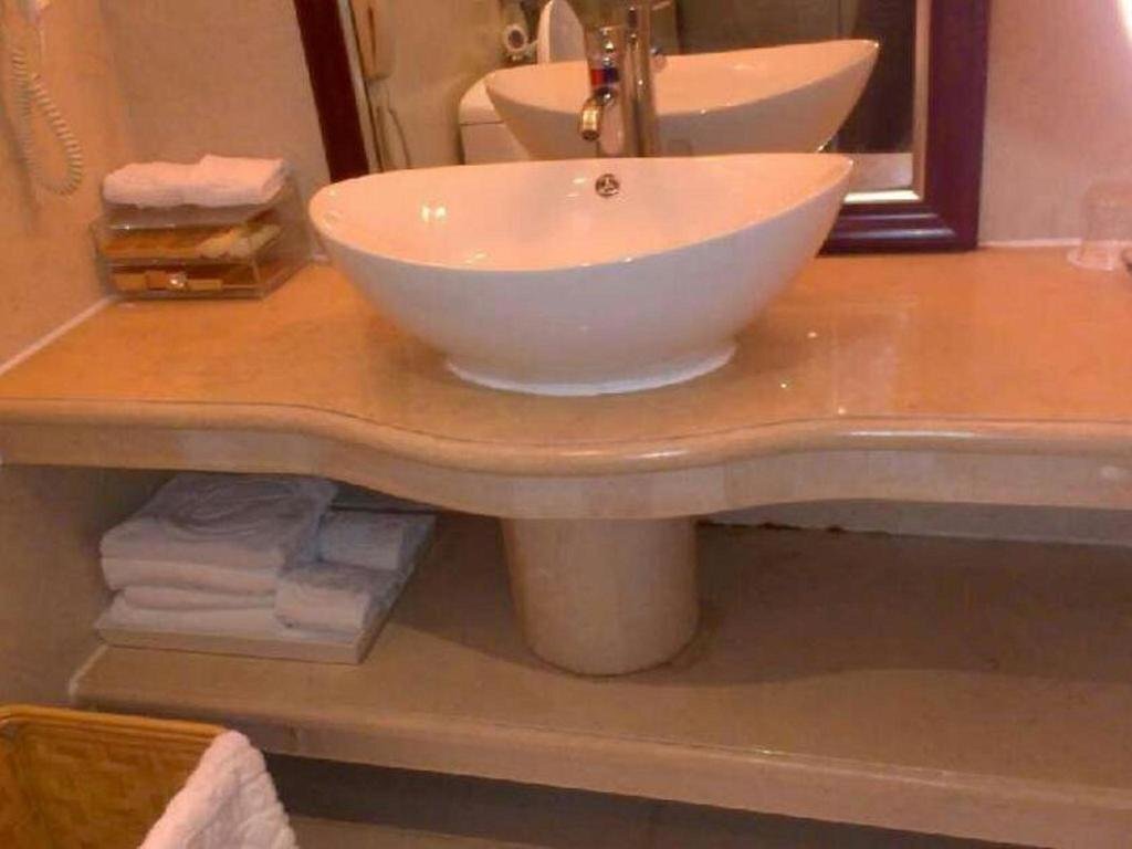Фанчэнган: Dongxing Dequan Hotel