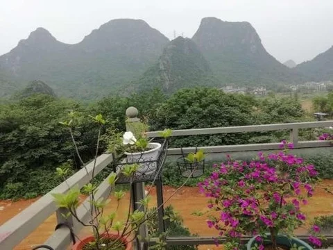 Гуйлинь: The Moon Flower Hotel