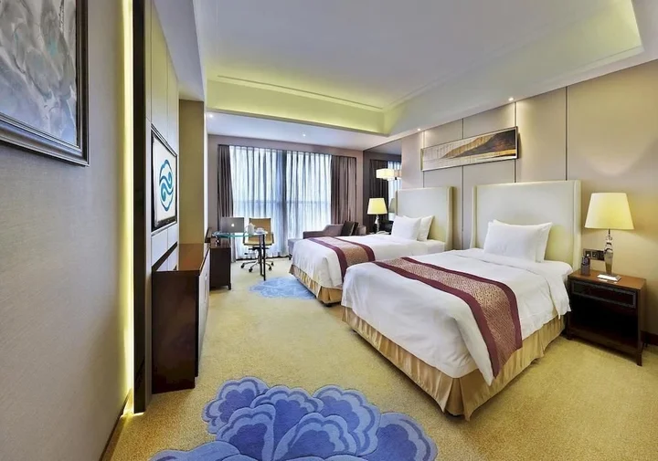Шаогуань: Huacheng International Hotel