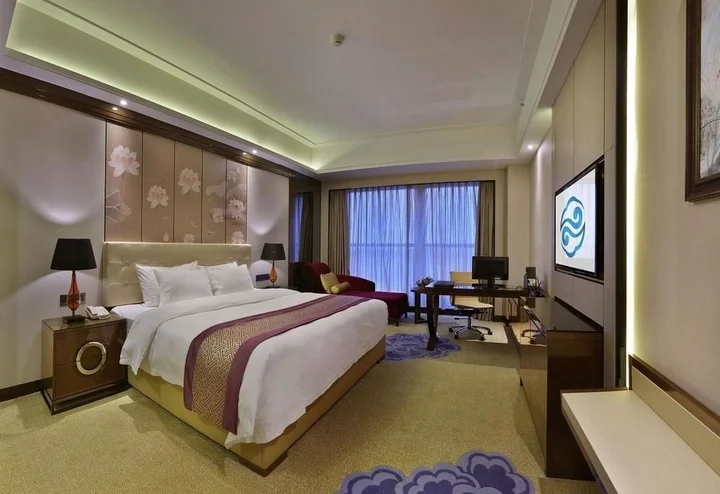Шаогуань: Huacheng International Hotel
