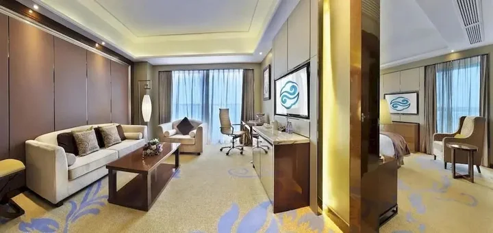 Шаогуань: Huacheng International Hotel
