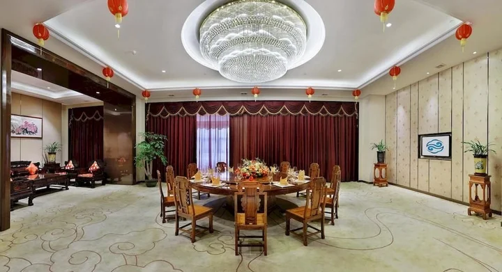 Шаогуань: Huacheng International Hotel