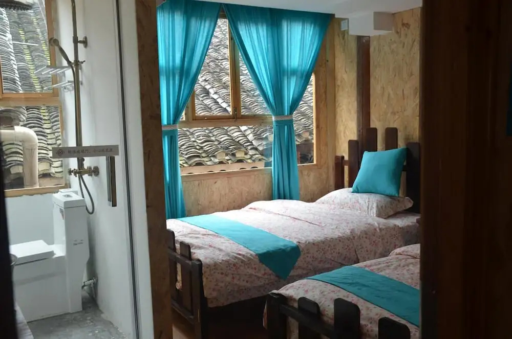 Чжаосин: Zhaoxing Ruyuan Family Inn