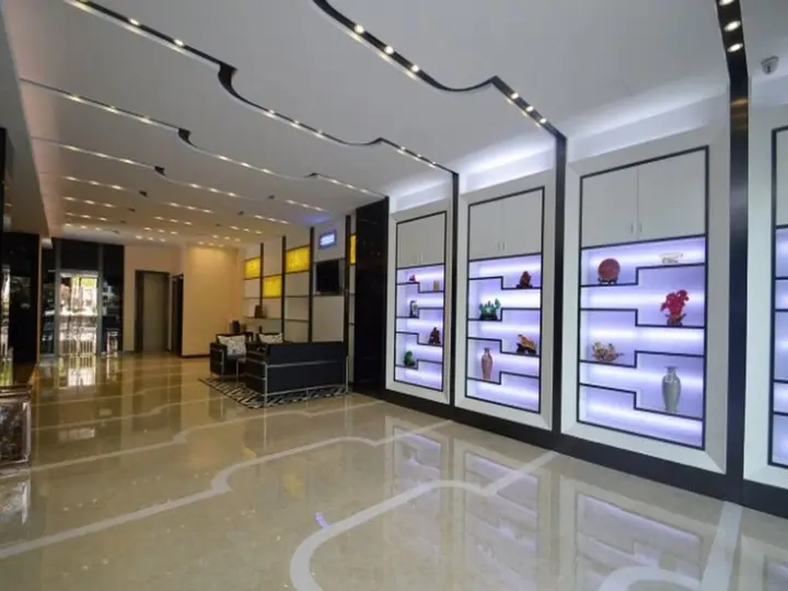 Нанкин: Lavande Hotel Nanjin Shuiximen Mochou Lake Garden