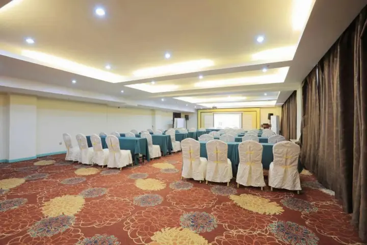 Алтай: Xunhao International Hotel