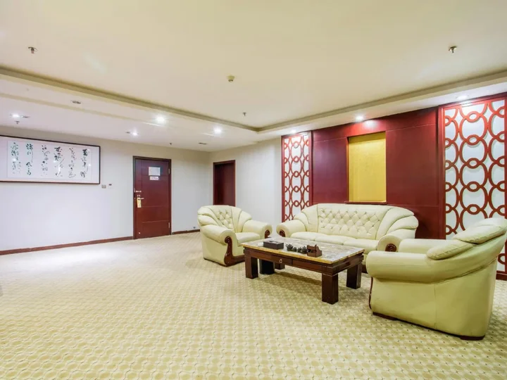Алтай: Xunhao International Hotel