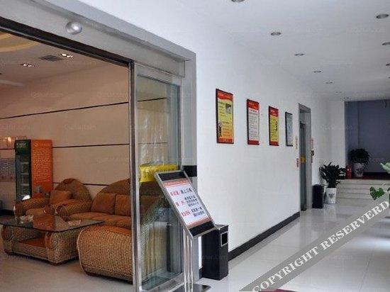Чжэнчжоу: Dengfeng Yibaiyuan Hotel