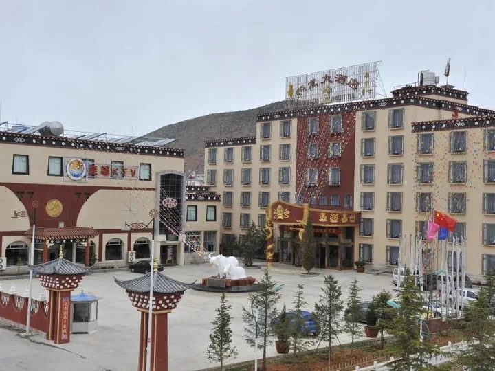 Шангри-Ла: Shangrila Sanglong Hotel