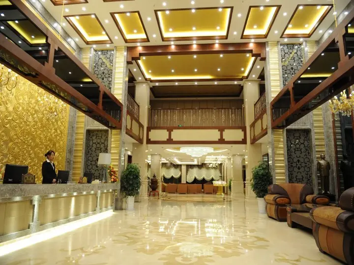 Шангри-Ла: Shangrila Sanglong Hotel