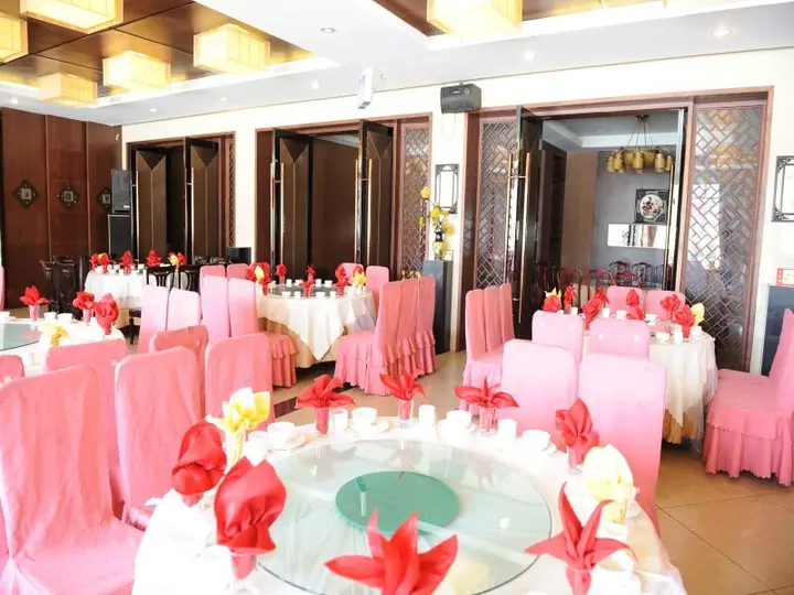 Шангри-Ла: Shangrila Sanglong Hotel