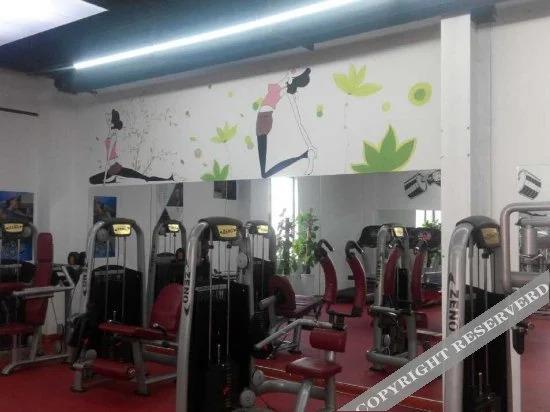 Линьи: Linyi Ronghua Hotel (People's Square Railway Station)