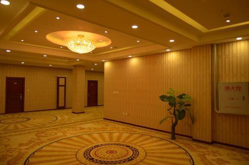 Хулун-Буир: Xiushan International Hotel Bidebao Art Square