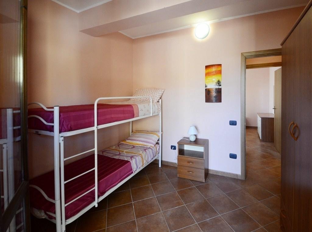 Линьи: Labour Building Commercial Hotel