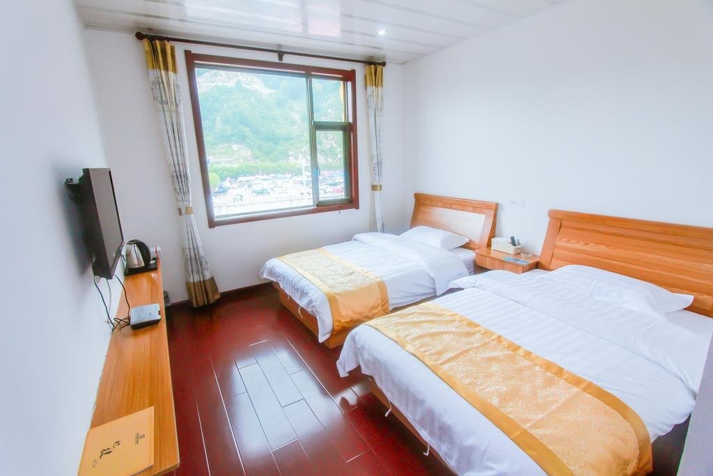 Баодин: Yijie Hotel Baishi Mountain