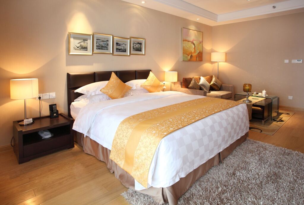 Уси: Noble Crown Hotel
