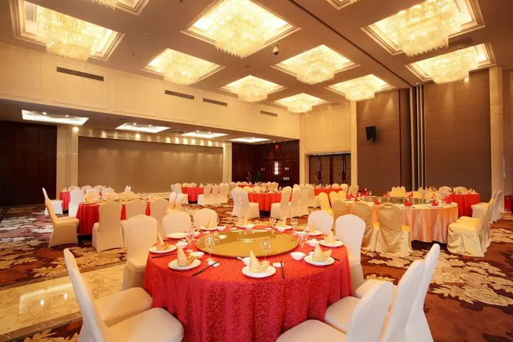 Уси: Noble Crown Hotel
