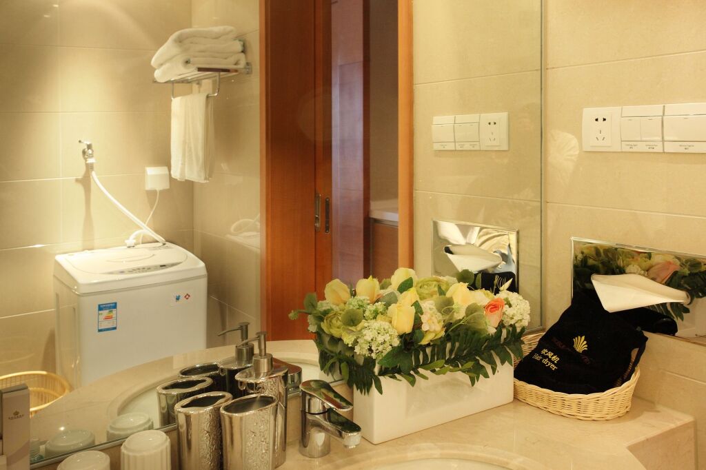 Уси: Noble Crown Hotel