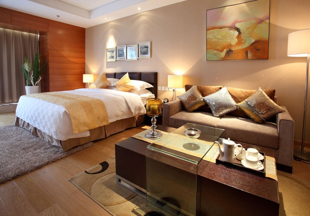 Уси: Noble Crown Hotel