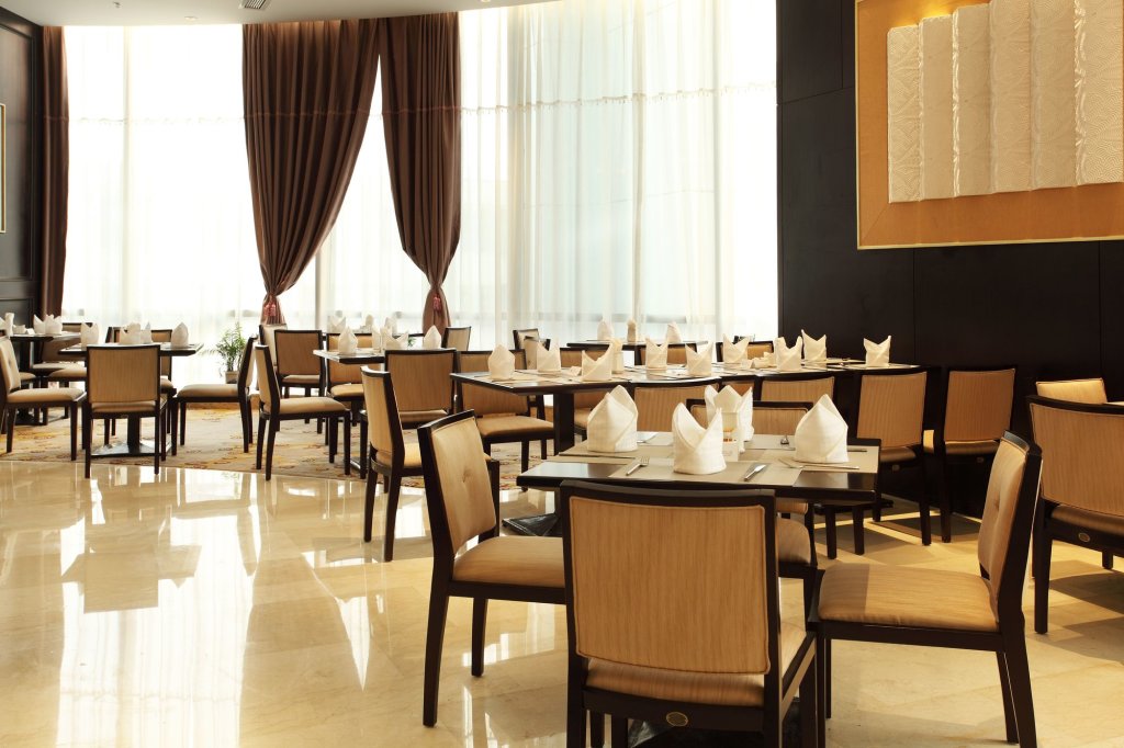 Уси: Noble Crown Hotel
