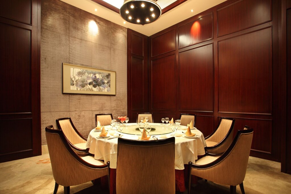 Уси: Noble Crown Hotel