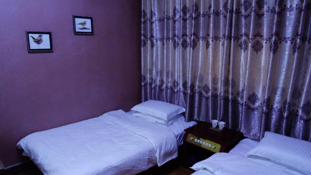Хулун-Буир: Yingze Hotel