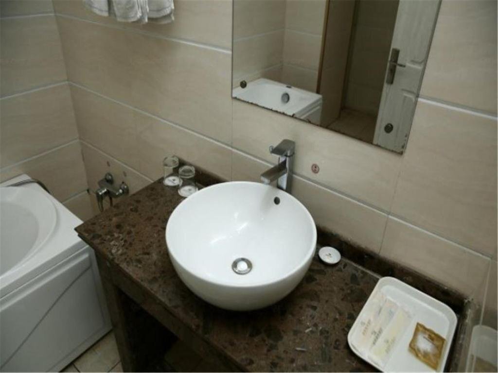 Цзинин: Hao Ting Business Hotel