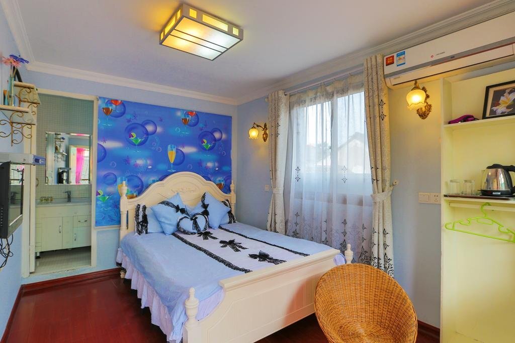 Цзясинь: Ink Painting Impression Xitang Beautiful Garden Hostel