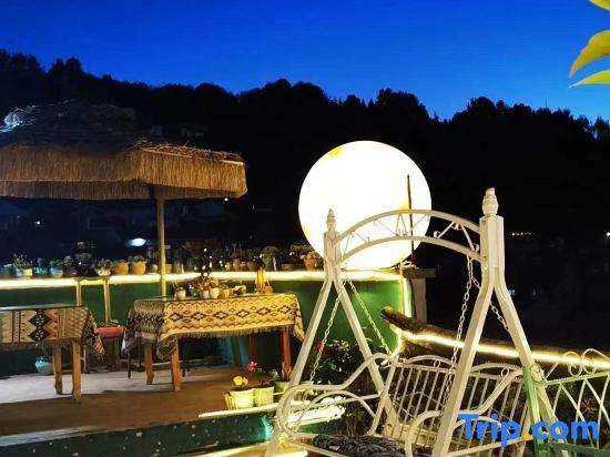 Баошань: Floral Hotel·Our Yard Hotel(tengchong)