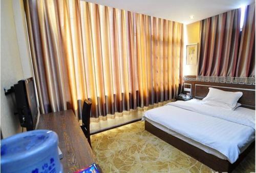 Цюйцзин: Heshun Inn Luoping 1st Branch