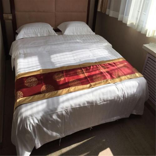 Цзинпэн: Rainbow Hotel