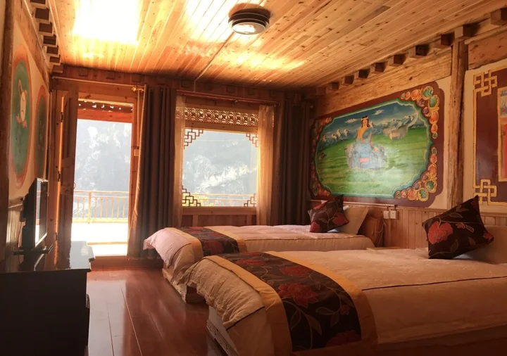 Шангри-Ла: Tibet Guset House Tiger Leaping Gorge Shangrila