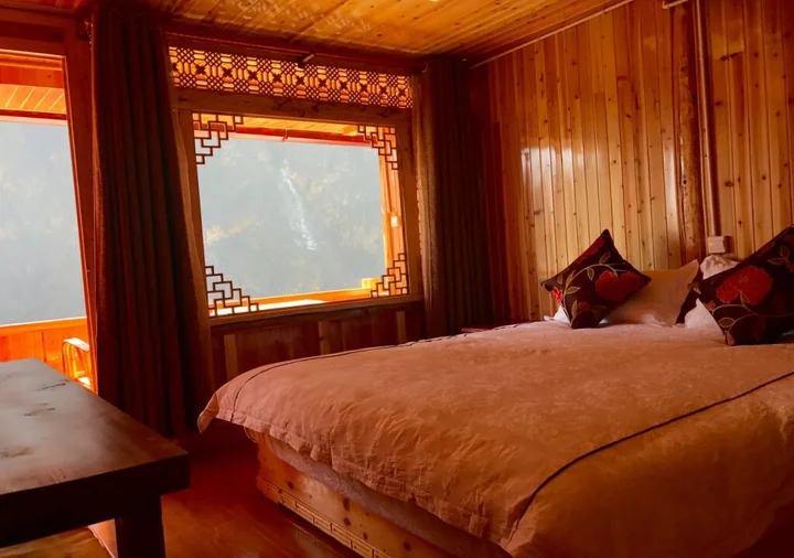 Шангри-Ла: Tibet Guset House Tiger Leaping Gorge Shangrila