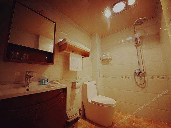 Шангри-Ла: Shangri-La Cedar Inn
