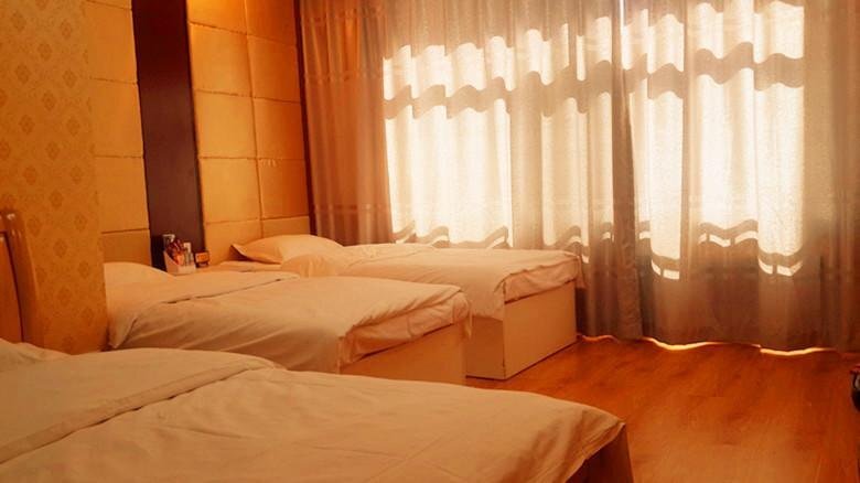 Хулун-Буир: Longfeng Theme Hotel Hulunbuir