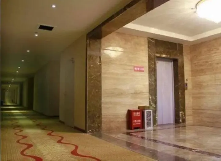Цзинхун: Xishuangbanna Zhongrui Business Hotel