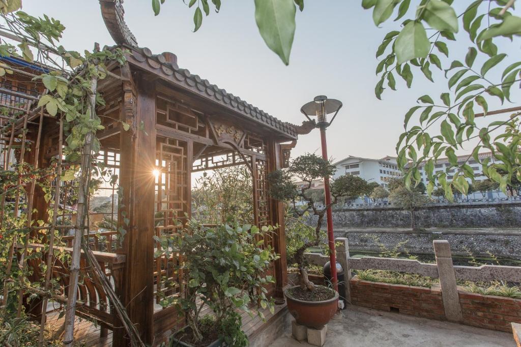 Гуйлинь: Zen Tea House Guilin Seven Stars Park