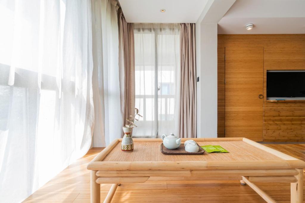 Гуйлинь: Zen Tea House Guilin Seven Stars Park