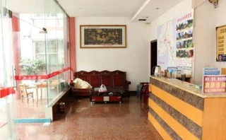 Цзинхун: Jinghong Yuerongzhuang Hotel
