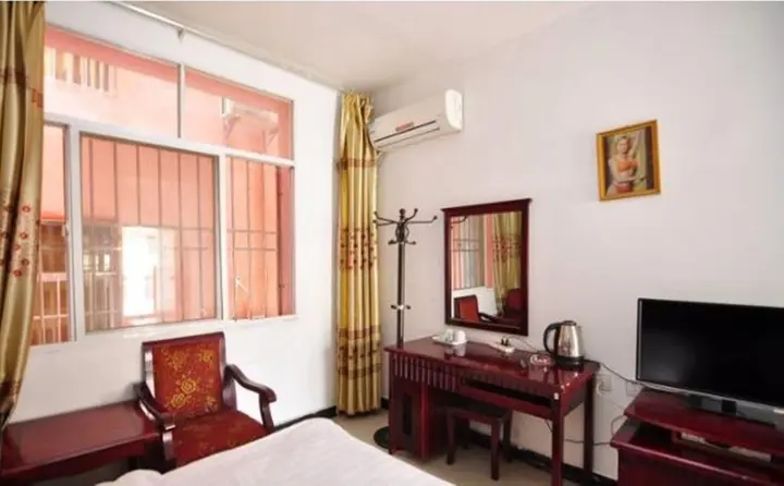 Цзинхун: Jinghong Yuerongzhuang Hotel