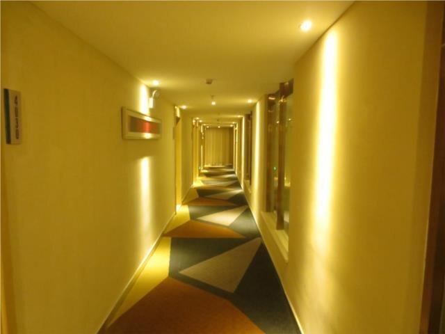 Хойчжоу: City Comfort Inn Huizhou Shuikou Huxi Avenue
