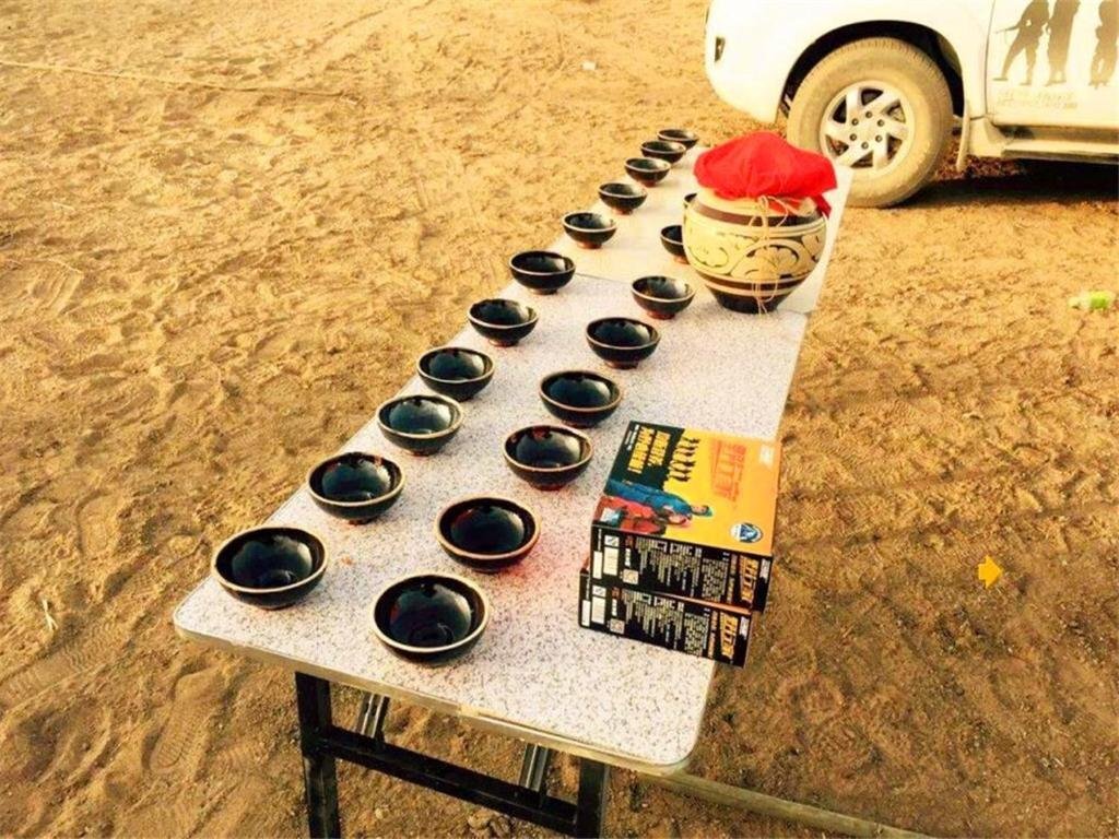 Цзюцюань: Jiuquan Mingsha Mountain Desert Camp Accommodation