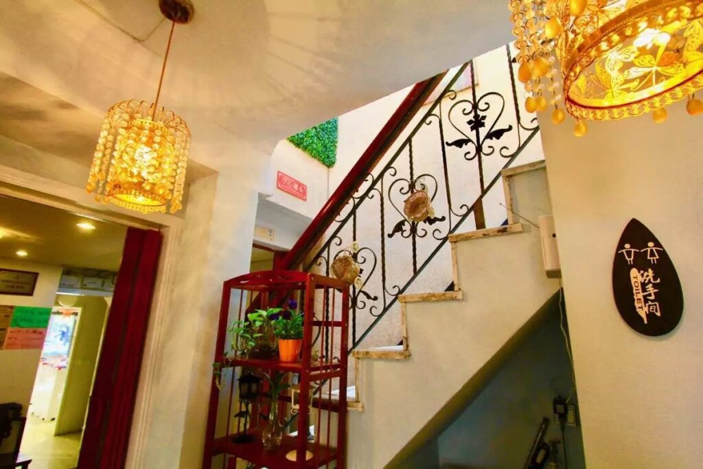 Цзясинь: Xitang Yijingwan Inn