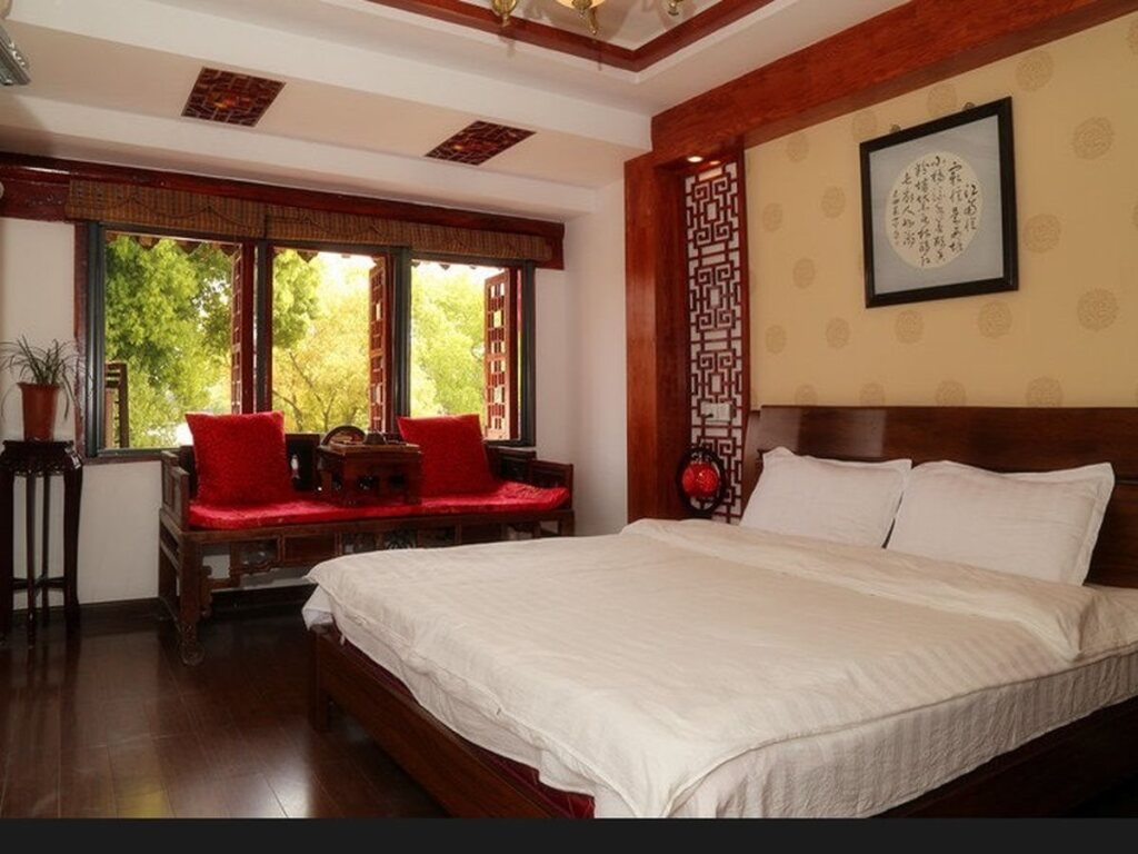Цзясинь: Xitang Yijingwan Inn