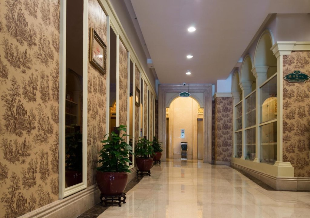Шэньчжэнь: ViennaHotel Shenzhen Aiguo Road